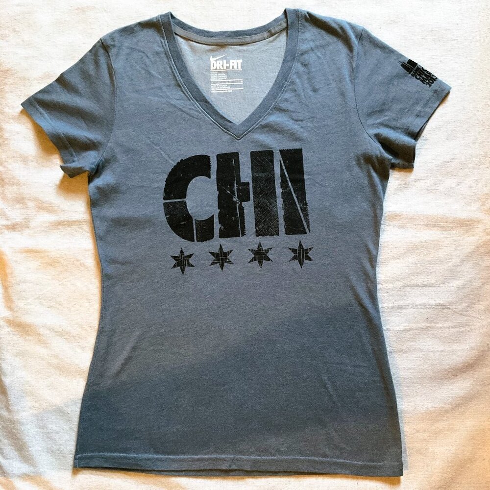 Women's Nike Chicago Marathon 2013 V-Neck Slim Fit S/S Tee, Steel Blue, Sz M